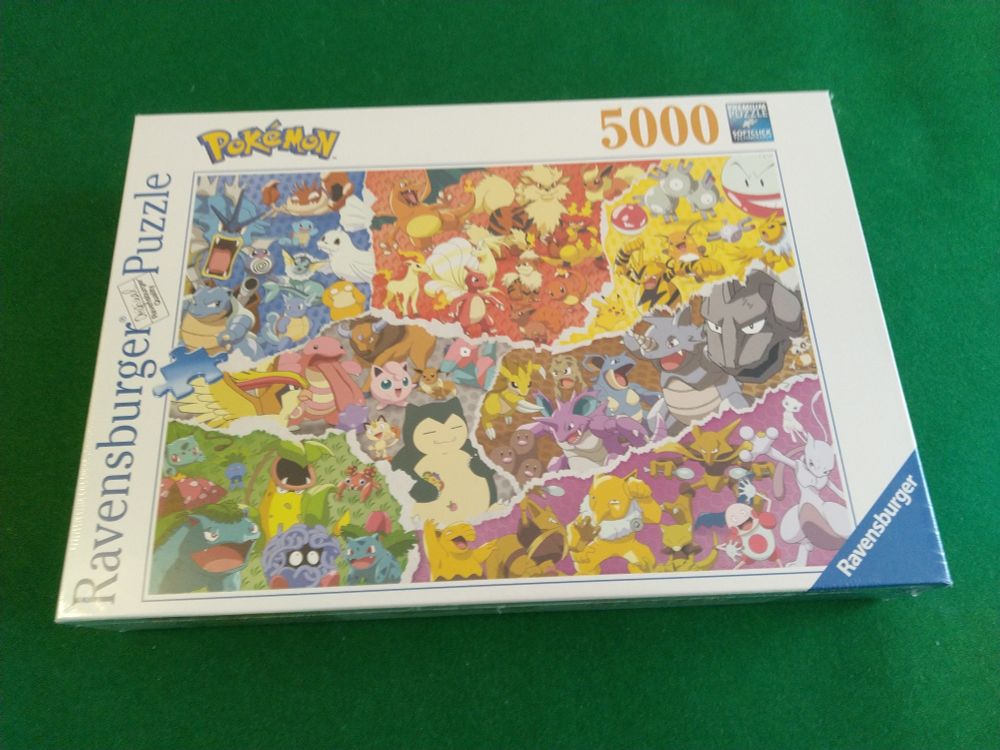 Ein 5000 Teile Puzzle von Ravensburger. Das Motiv ist eine Collage von Pokémon der ersten Generation