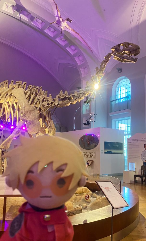 Teruva at Helsinki Natural history museum with dinosaur skeletons