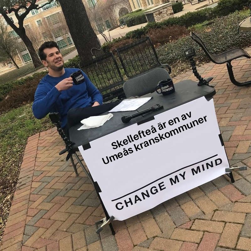 Meme med Steven Crowder som sitter vid bord varpå hänger stort pappersark med texten "CHANGE MY MIND". Ovanför denna text står det "Skellefteå är en av Umeås kranskommuner".