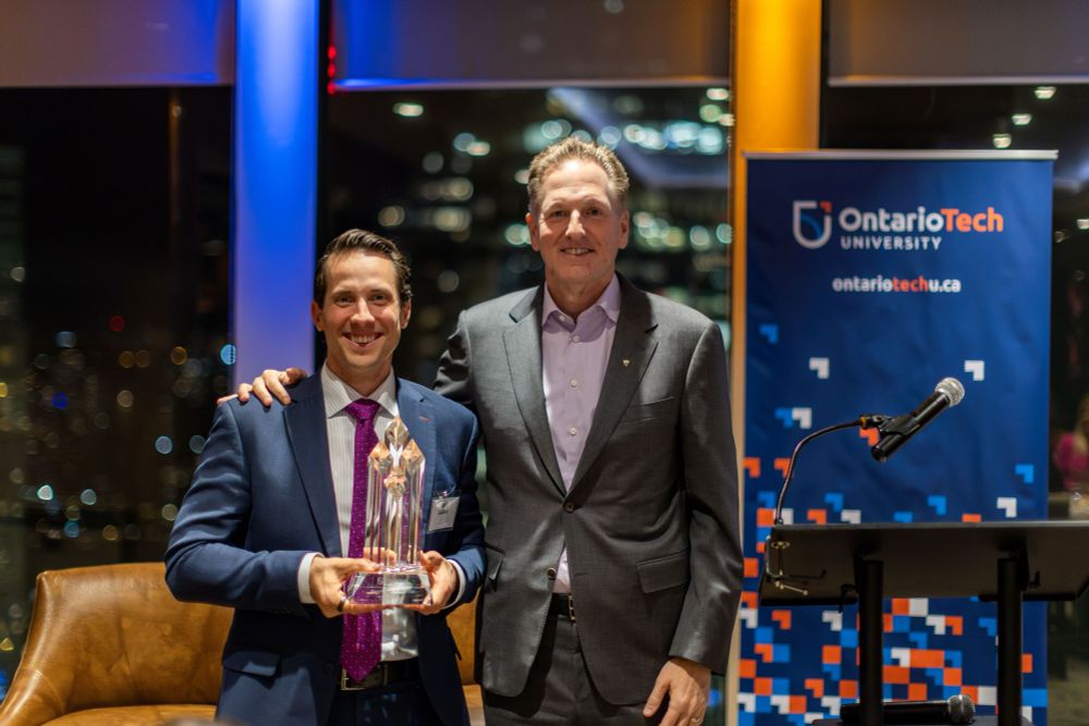 Ontario Tech Chancellor, Mitch Frazer, presenting the Chancellor’s Circle Award to Gallant MacDonald Portfolio Manager and Senior Wealth Advisor, Jeff Gallant, during the Chancellor's Dinner event in Toronto, Ontario.