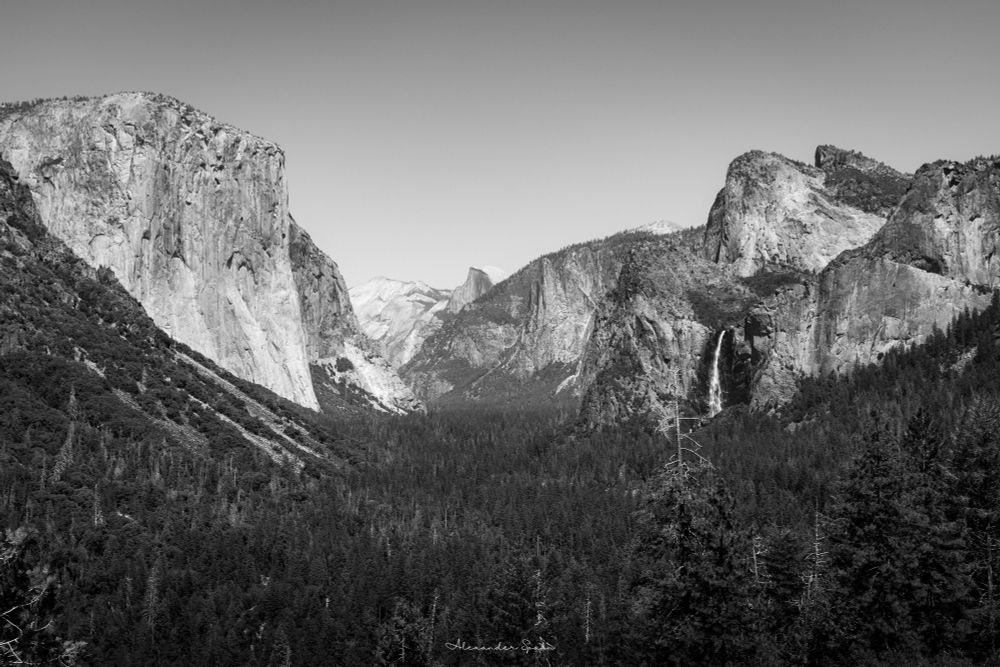 A black & white photo of Yosemite Valley from the Tunnel View.
