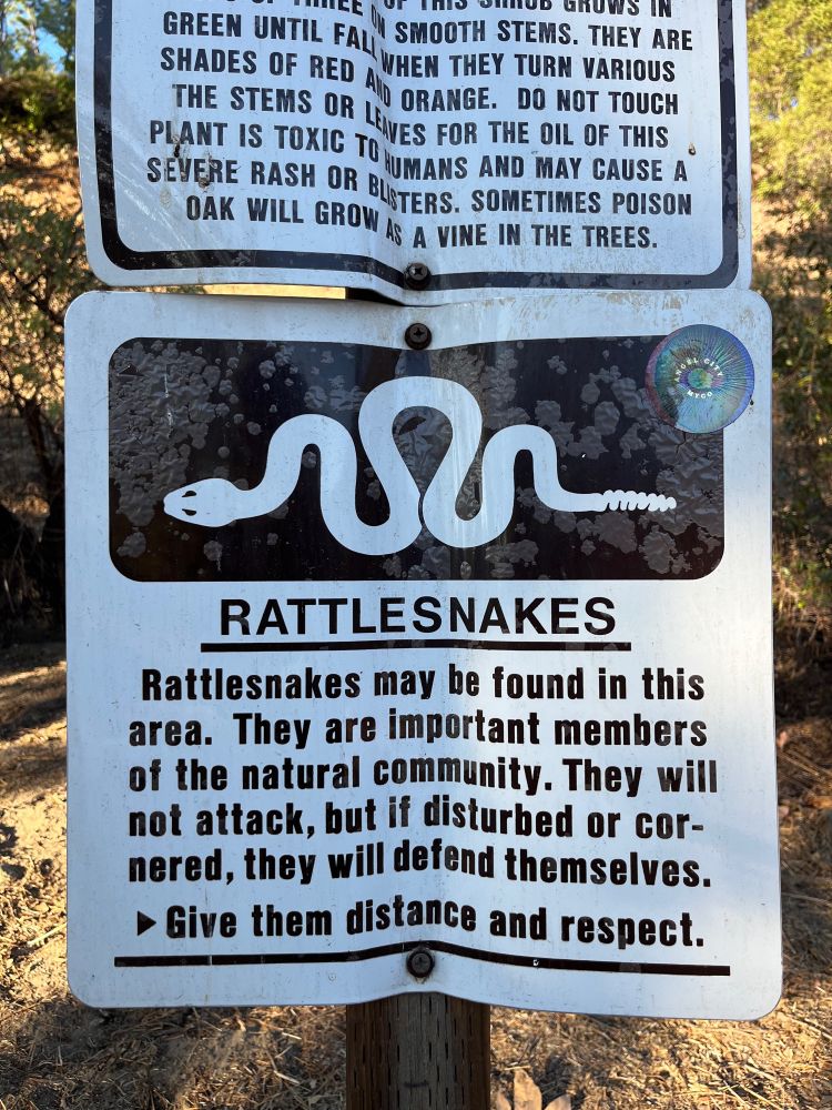 A sign that warns hikers about rattlesnake danger