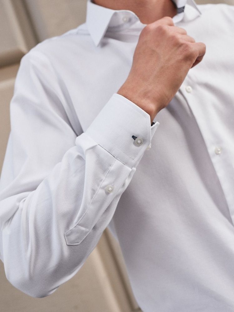 A picture of a single shirt sleef.