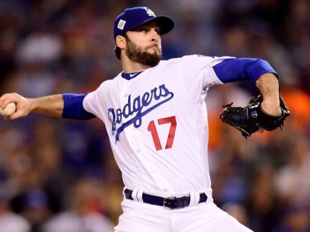 Brandon Morrow pitching for the Dodgers 