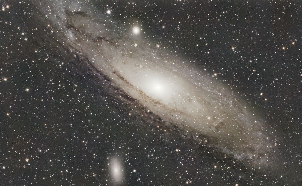 Galaxy M31 imaged with a 130mm F5 Newton telescope and Canon EOS 750d Camera.