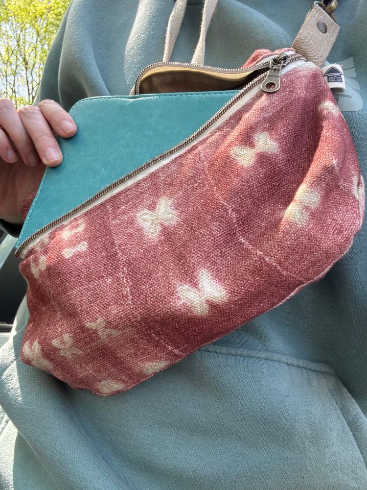 Crossbody bag with Kindle E-reader inside 
