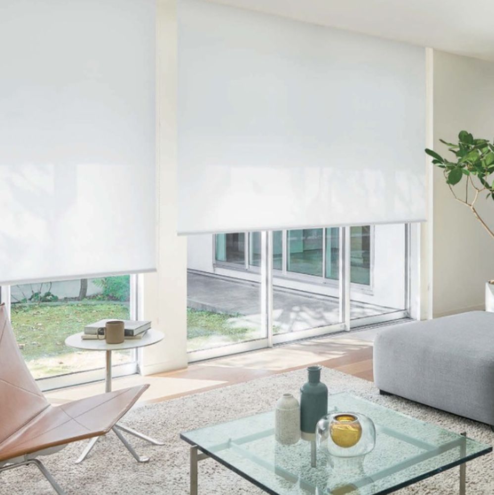 おしゃれなリビングも、カーテンだとなんか野暮ったい感じがする😅

そんな場合はロールスクリーンでリビングをスッキリ見せると、お部屋の雰囲気がグッと良くなります🌝

種類や機能性も豊富で、遮光や遮熱、抗菌など様々です🌞

また、間仕切りとしても使えるのでおすすめのアイテムなんです👌

窓にピッタリでお部屋もスッキリ❗️ロールスクリーンでおしゃれなお部屋にしてみましょう👍️

https://www.matusou.co.jp/rollscreen/

#ロールスクリーン #ロールカーテン #ニチベイ #タチカワブラインド #TOSO #立川機工 #遮光 #遮熱 #抗菌 #防汚 #松装 #マツソウ #matusou