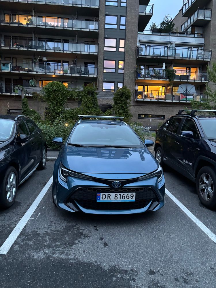 Perfekt parkert Toyota Corolla