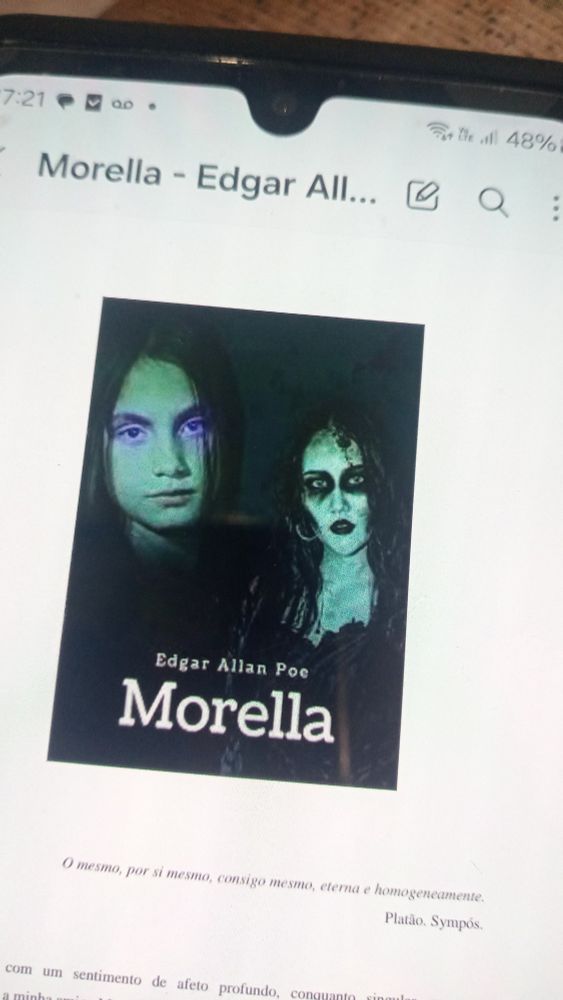 Capa do conto morella de edgar allan poe com uma menina de olho roxo e uma gótica meio morta estranha