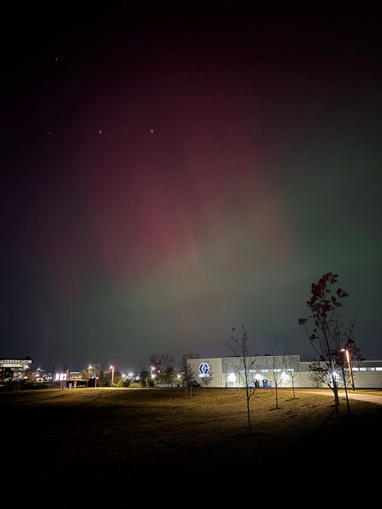 Red and green aurora over Graco park in Minneapolis 
