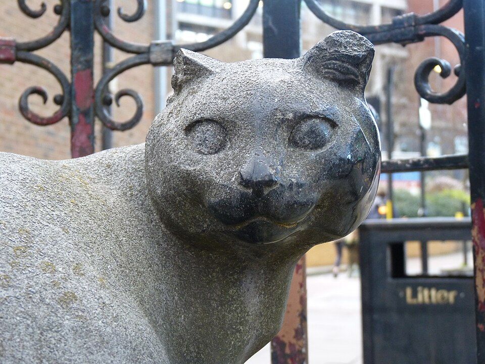 A sculpture of Dick Whittington's cat