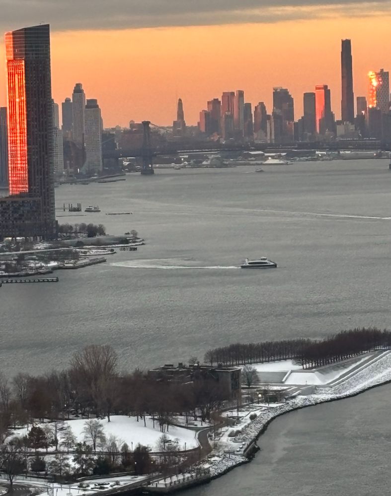 Sun reflects on nyc building 2