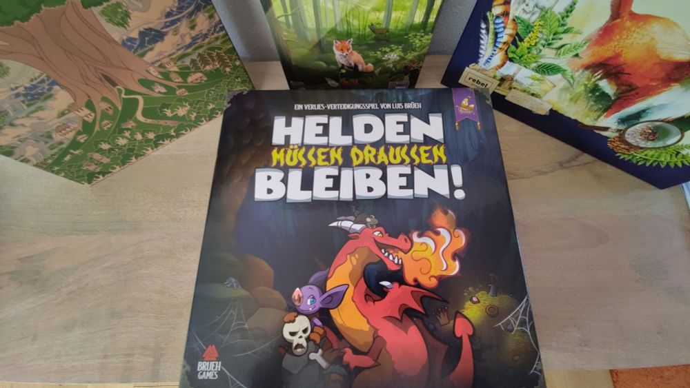 A board game wit a very "suspicious" dragon