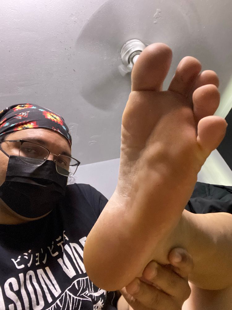 Bea presenting her foot to the viewer