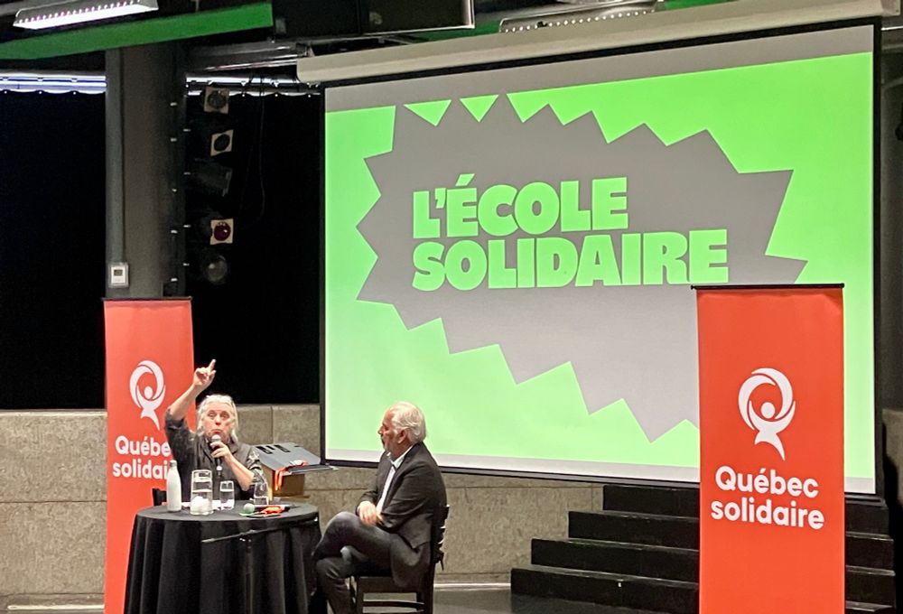 Manon Massé et Ghislain Picard sur la scène de l’auditorium du cégep Ahuntsic pour un échange sur les relations entre le Québec et les premières nations. 