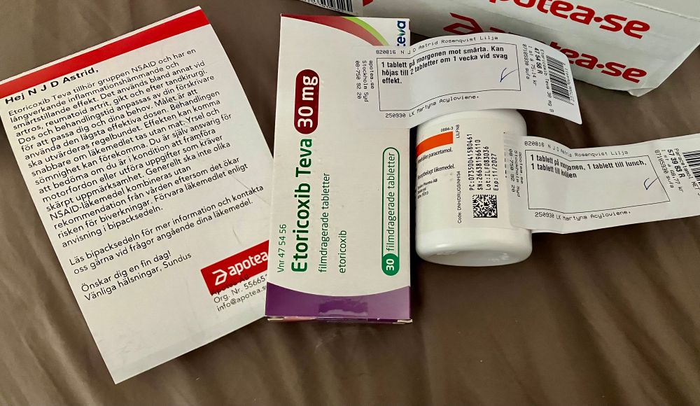 Bild på mina nya piller: etoricoxib och paracetamol i mängder som ska tas flera gånger om dagen. 