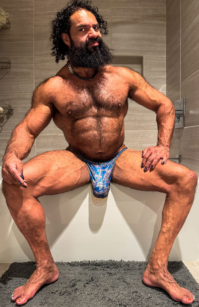 Me, sitting at the edge of a bath tub, manspreading