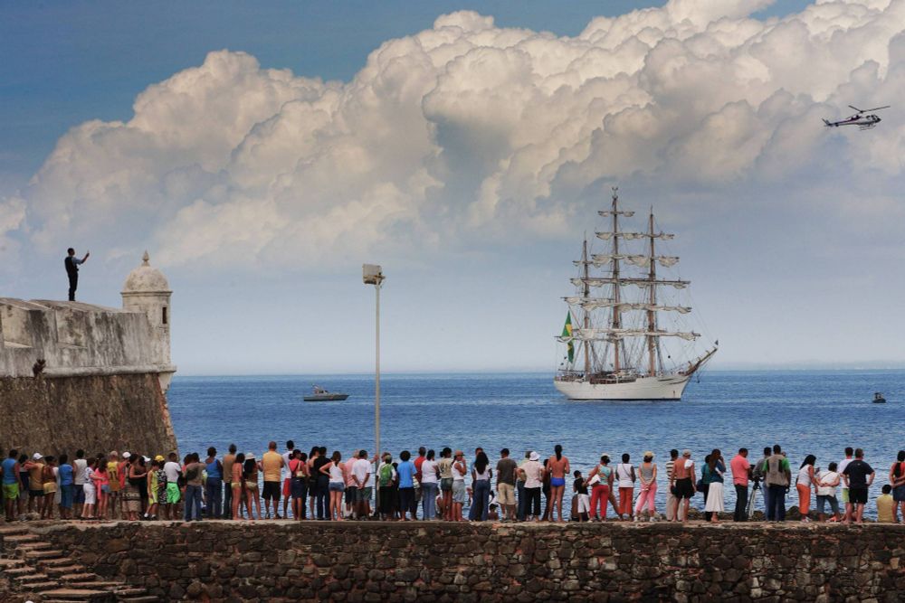 Navio da Marinha passa por reparos após espera de 4 meses em Lisboa