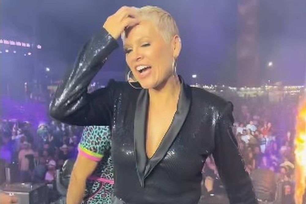 Humoristas colocam sósia de Xuxa para animar festa e são notificados judicialmente