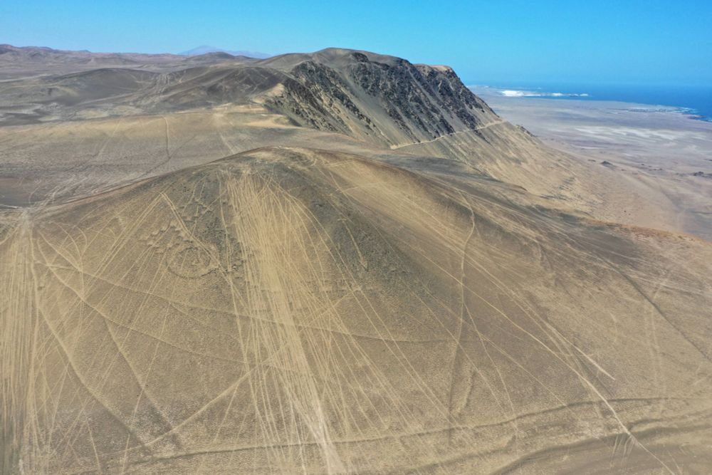 Rallies, motos e buggies destroem geoglifos no Deserto do Atacama