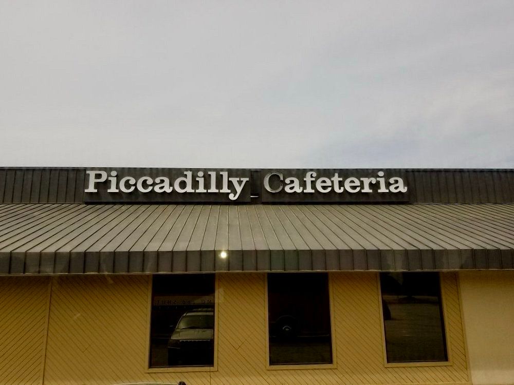 the exterior of an Atlanta-area Piccadilly Cafeteria restaurant on a gloomy day