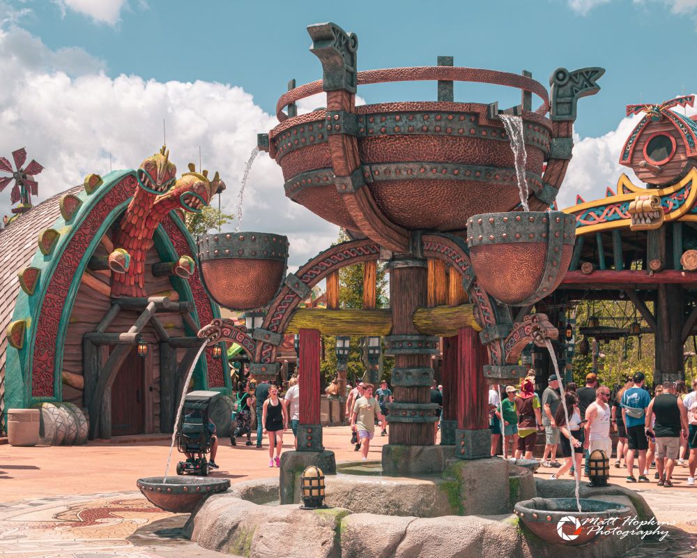 A large fountain surrounded by guests at Isle of Berk