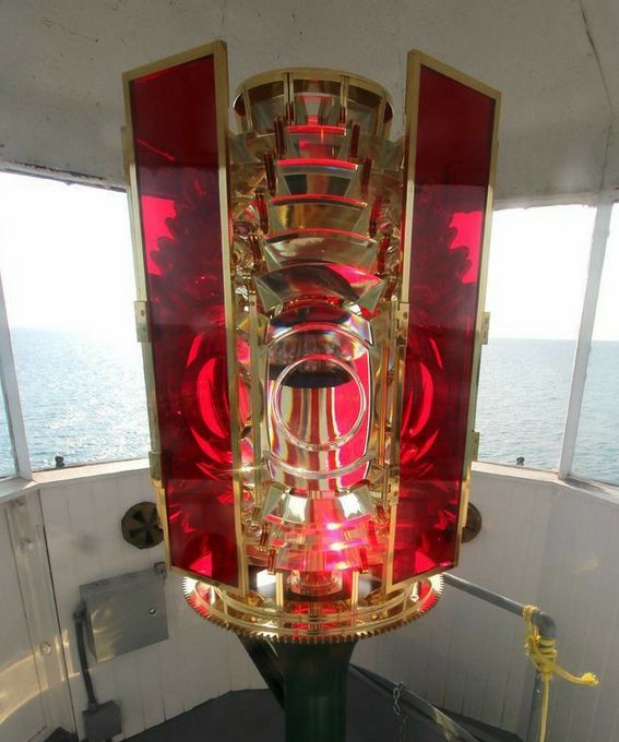 Sturgeon Point Lighthouse fresnel beacon