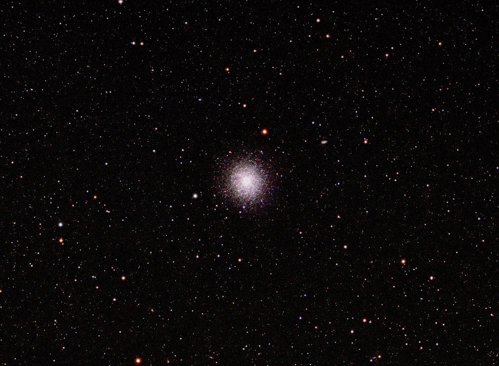 #M13 #NGC6205 #Hercules_Globular_Cluster

44 min exposure on May 3rd 2025 / Jun 6th 2025 @ the George Observatory.

Taken with an 3" APO AT80EDT
ZWO ASI2600 DUO 30s exposures for 20 minutes on an AM5N mount.

Messier 13 was discovered by Edmond Halley in 1714,[2] and cataloged by Charles Messier on June 1, 1764.

Located 22200 ly away
20 arc min in size
84ly across
11.65 Gyr in age


©Viumobile