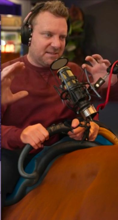 Wes Bos with four hands