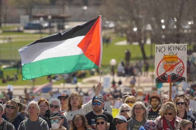 Palestine flag no kings rally