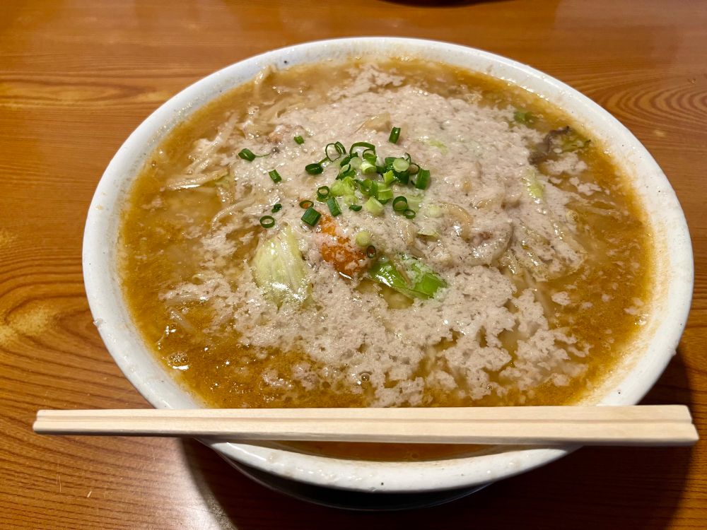 王風珍拉麺の燕背脂味噌ラーメンの写真です。