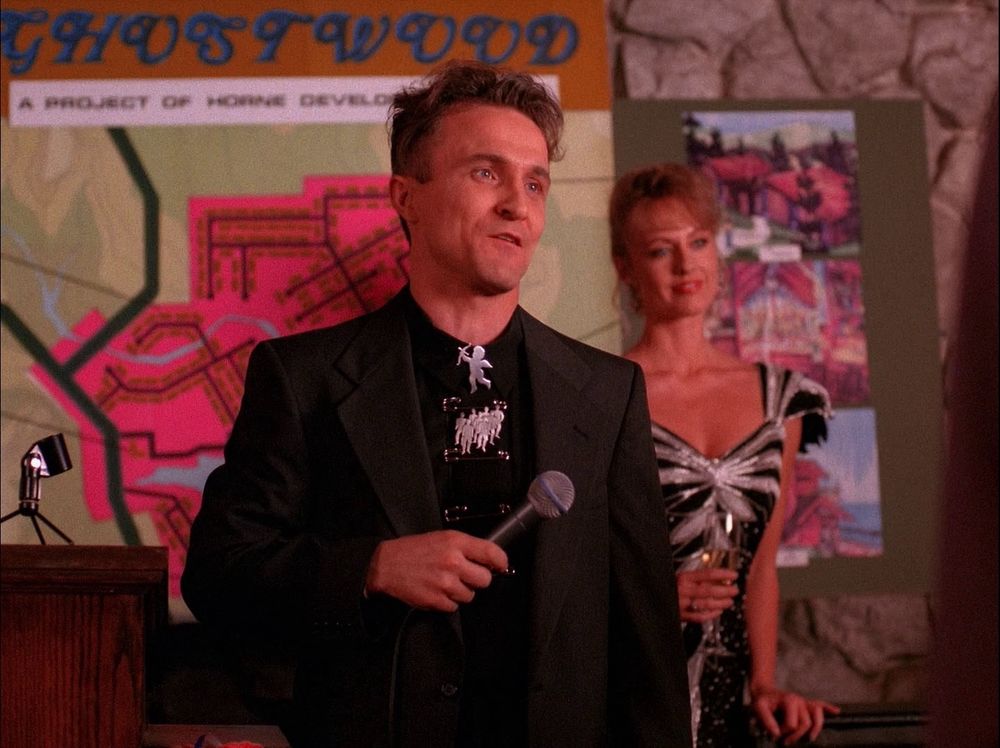 Jerry Horne wearing Jonette Jewelry silhouette brooch in episode 1005 of Twin Peaks