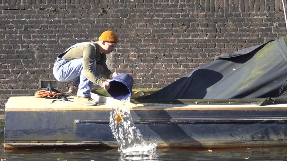 Daan verzorgt al halfjaar verwaarloosd bootje en zoekt eigenaar: "Kan het niet loslaten"