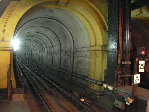 Tunnel sous la Tamise — Wikipédia