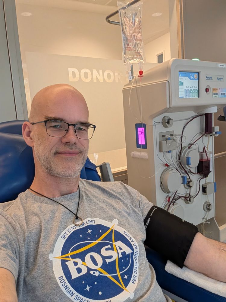 Me wearing my BOSA t-shirt (Dubioza Kolektiv), hooked up to the plasma machine.