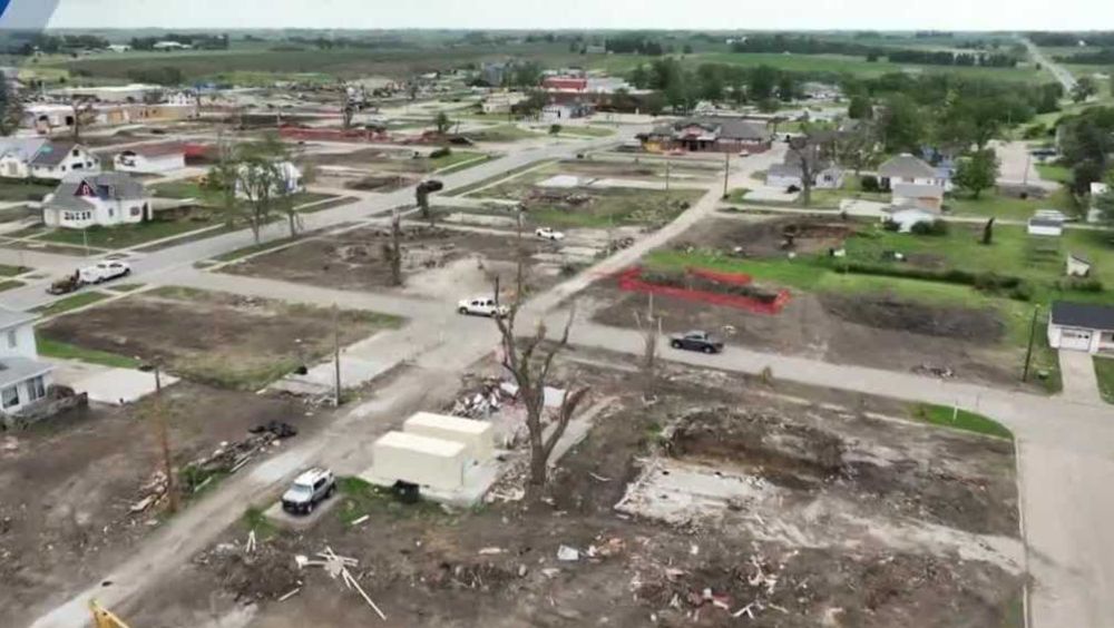 Sen. Grassley talks FEMA aid in Greenfield with tornado victims