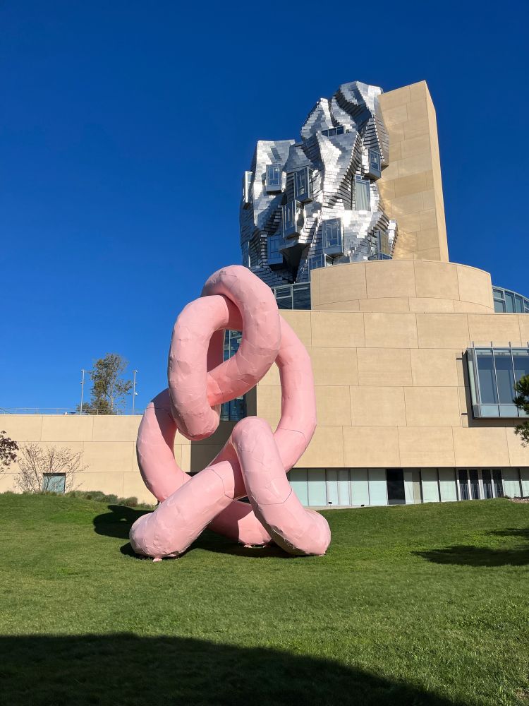 Sculpture inédite « Krauses Gekröse » de Franz West.
La tour de la fondation LUMA imaginée Frank Gerhy.
C’est top et c’est gratuit !