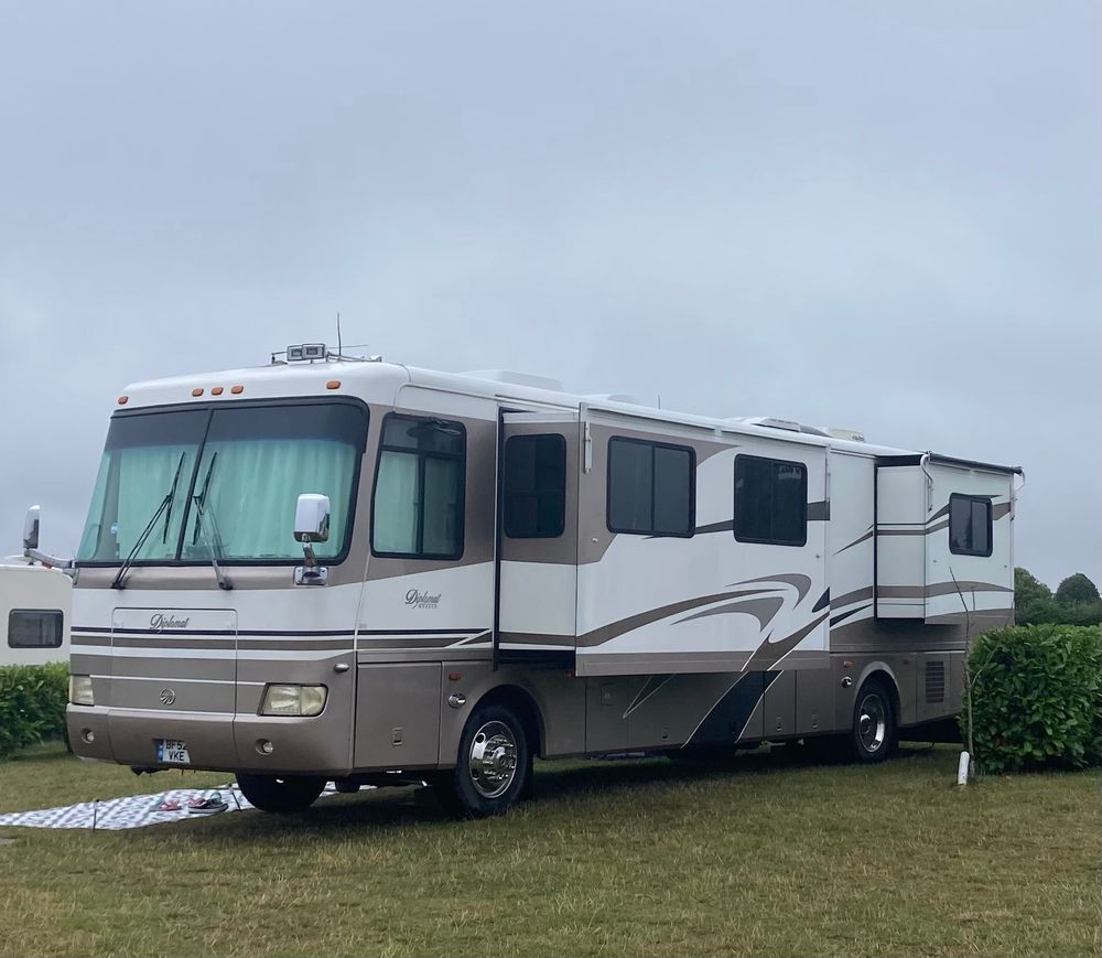 Side view of massive camper van showing ?retractable side extensions