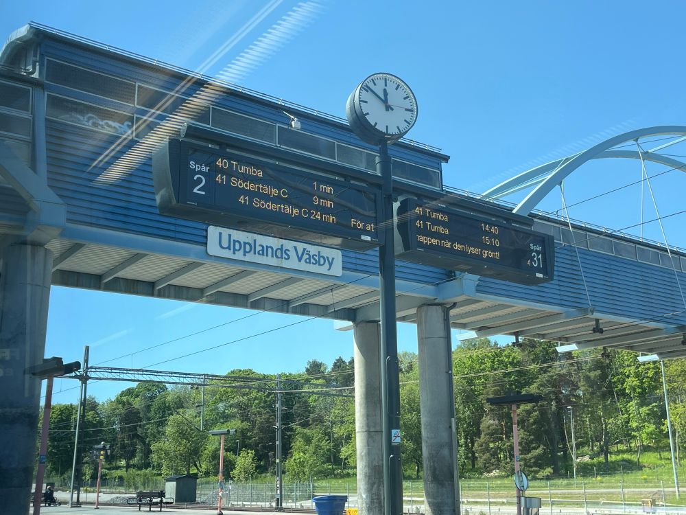 Digital signage of frequent CR service at Upplands Väsby