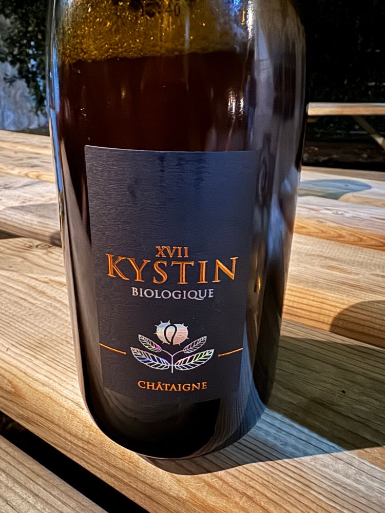 A bottle of cider from Kystin Biologique. 