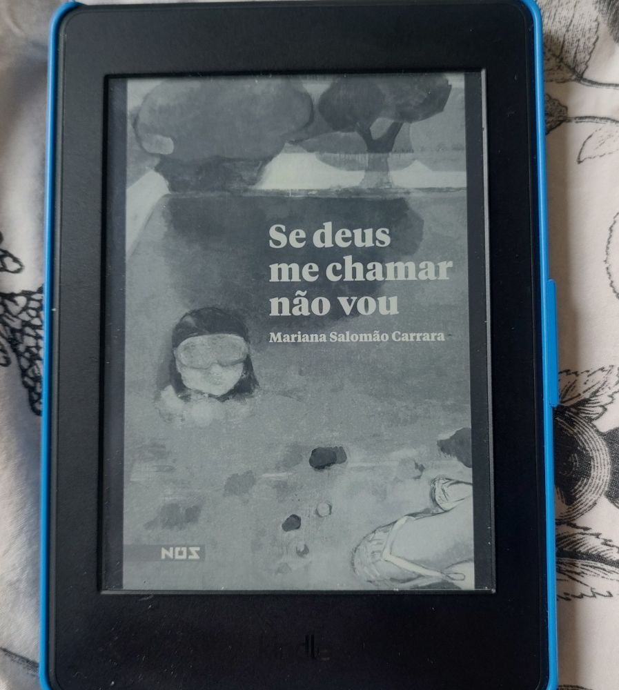 Tela de um dispositivo leitor de livros aberto na capa do livro "se deus me chamar não vou"