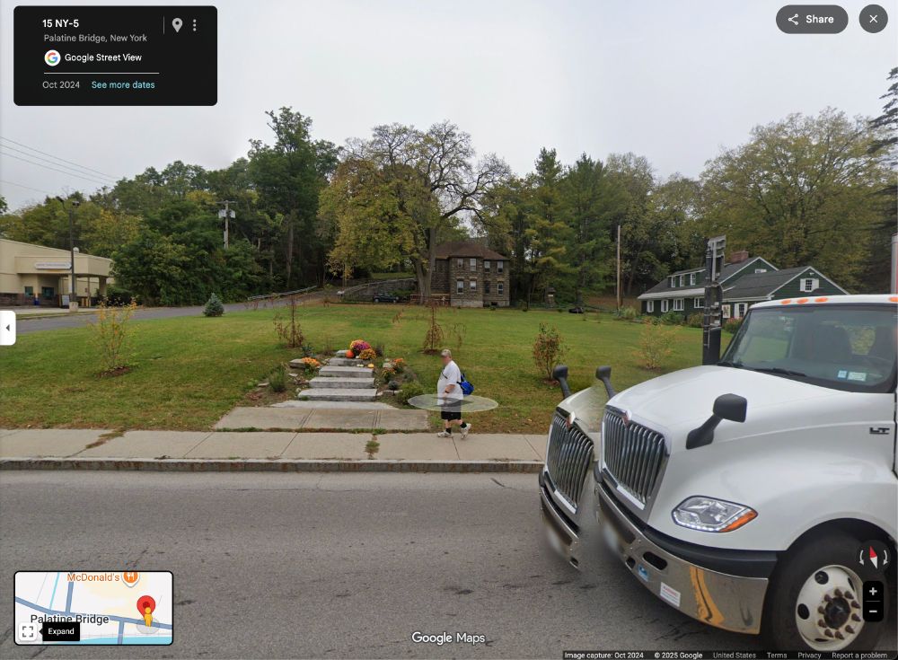 Location of the house in OP photo. Only steps remain with the rest as a grassy field