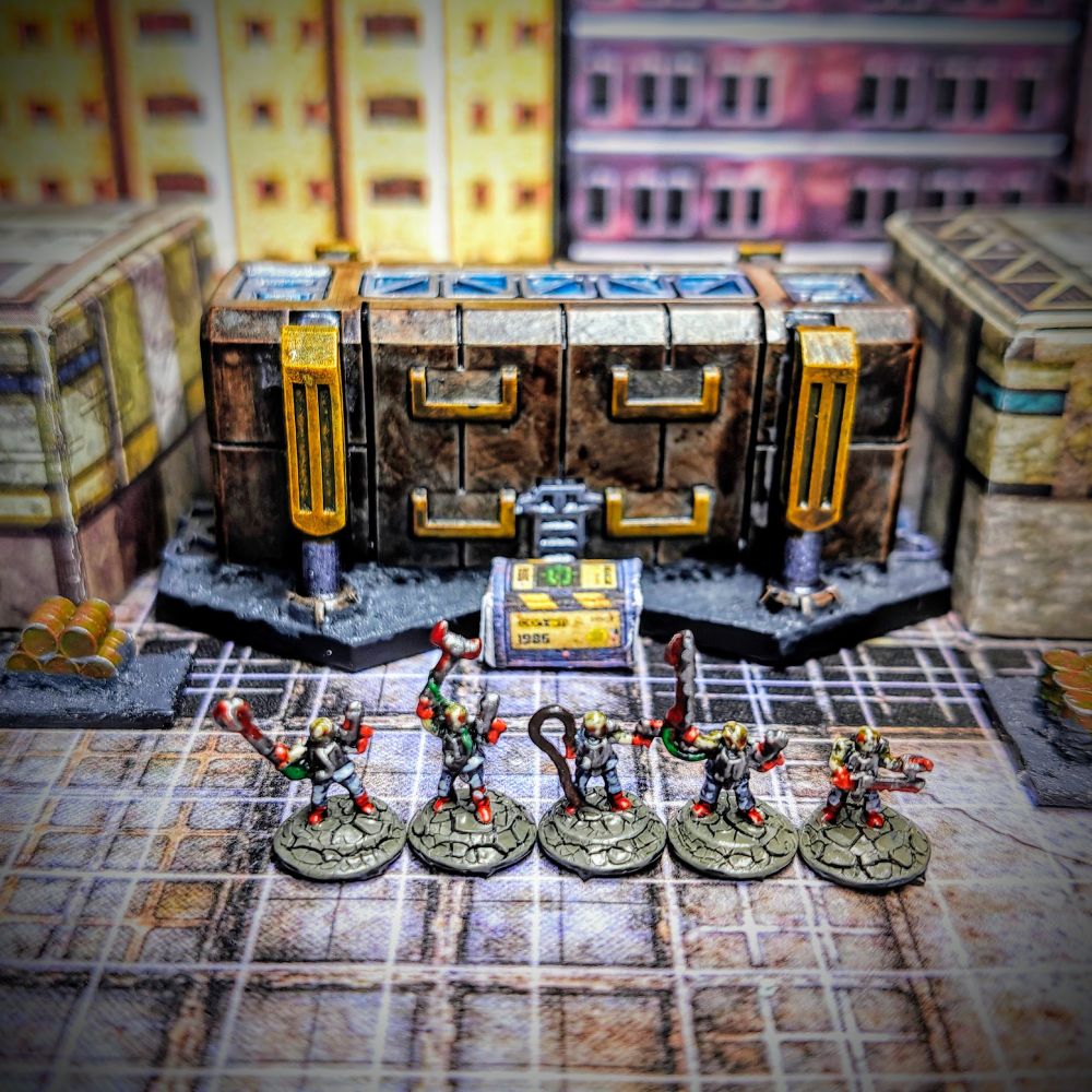 5 painted miniatures in 6mm scale. The miniature represent mutant/undead creatures with a humanoid shape. They have grey clothes with red boots and gloves and are carrying a variety of weapons (rifles, guns, swords, maces, and a whip) dirty with blood. 