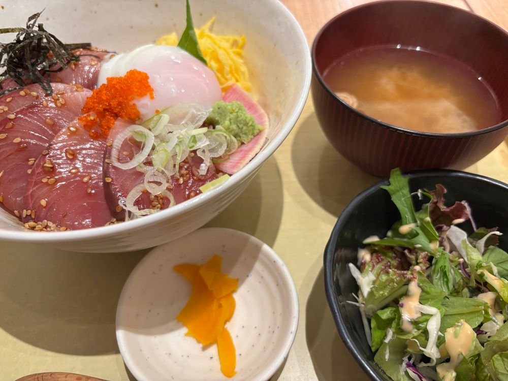 ごまぶり卵黄丼
@蕎麦と肴　緑雫