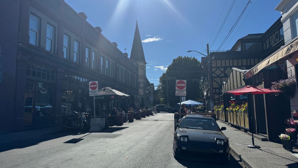 Picture of updated “except bicycles” and “do not enter” signage on gladstone @fernwood. 