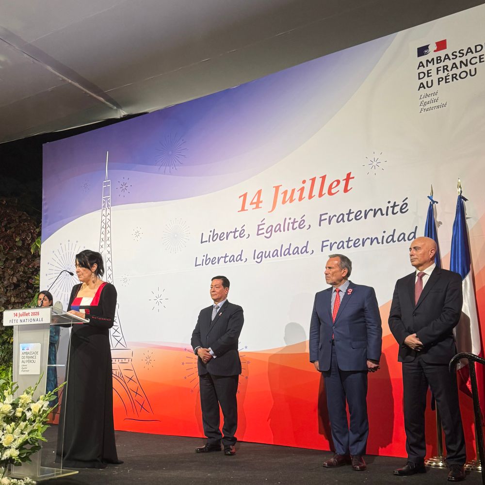 À Lima en ce 14 juillet pour porter haut l'esprit de la Révolution. Pour une République libre, égalitaire et fraternelle.