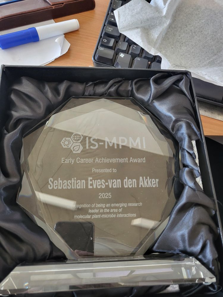IS-MPMI Early Career Achievement Award presented to Sebastian Eves-van den Akker 2025
