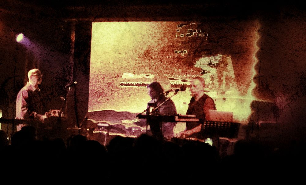 Terrible picture of the Cabs. The rapidly moving visuals were great but my phone is rubbish in those situations.  