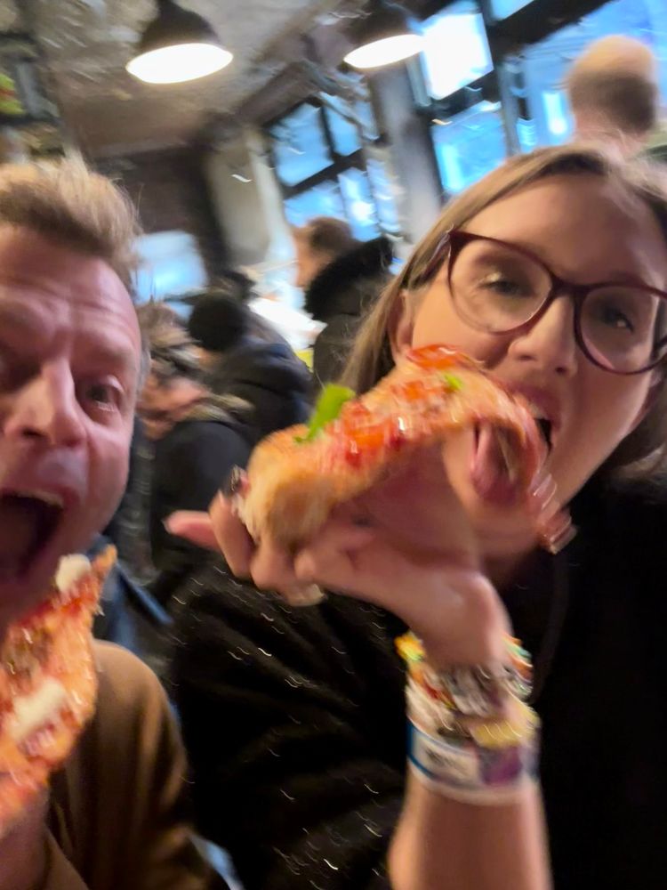 2 dumb asses eat pizza