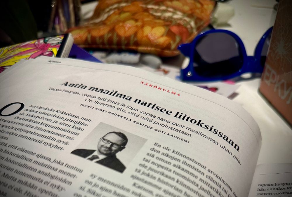 Kuva Suomen Kuvalehden artikkelista jonka otsikko lukee: ”Antin maailma natisee liitoksissaan”.